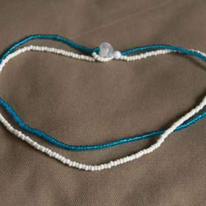 eenvoudige kralenketting - blauw en witte streng