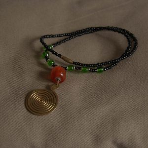 ketting met goudkleurige hanger
