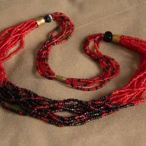 kralenketting met vele strengen - rood en zwart
