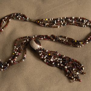 korte kralenketting met slierten